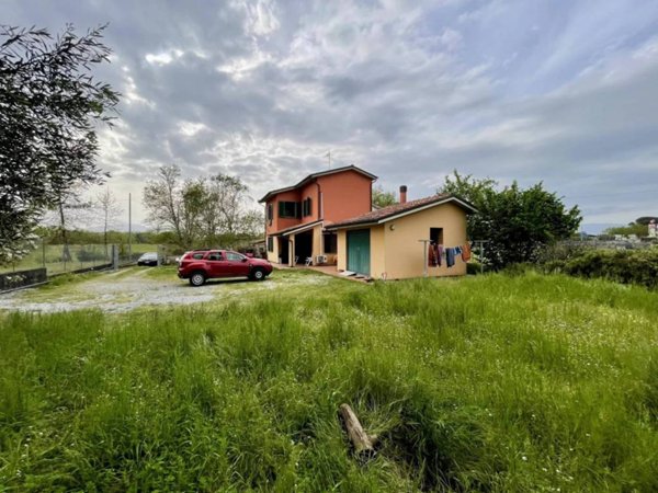 casa indipendente in vendita ad Altopascio in zona Spianate