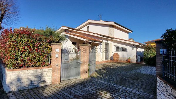 casa indipendente in vendita ad Altopascio