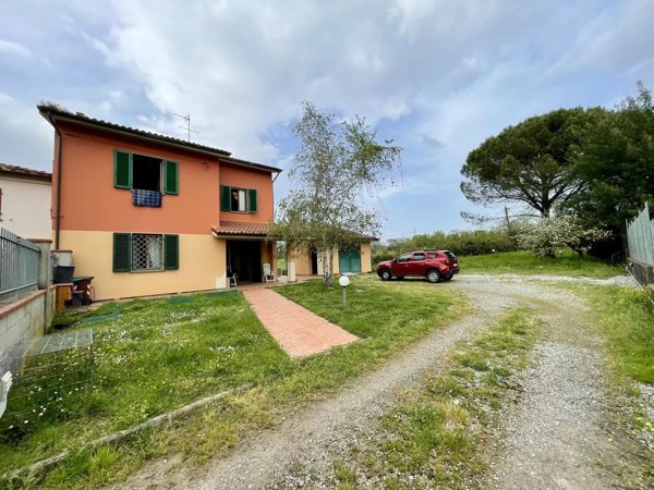casa indipendente in vendita ad Altopascio