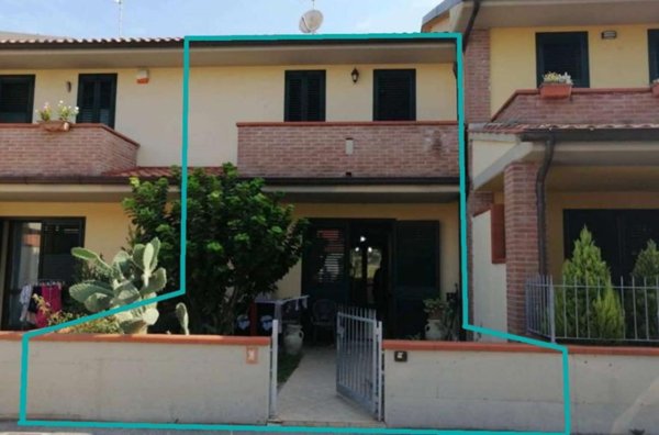 casa indipendente in vendita ad Altopascio in zona Badia Pozzeveri
