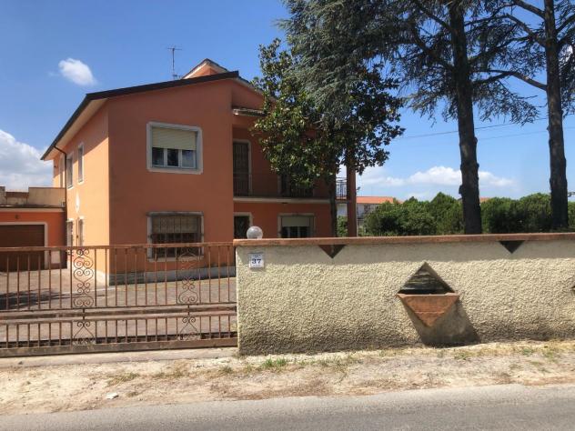 casa indipendente in vendita ad Altopascio in zona Badia Pozzeveri