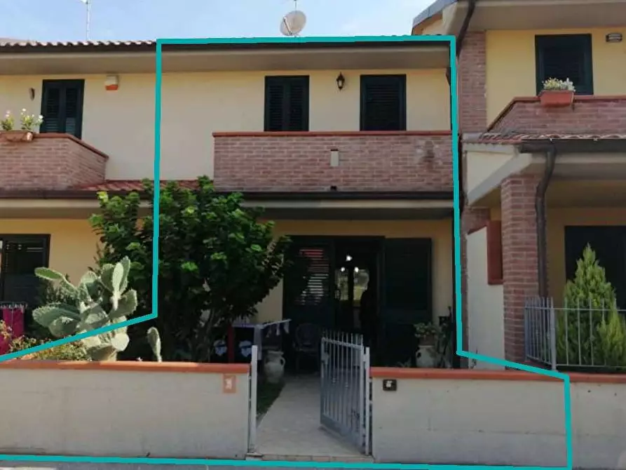 casa indipendente in vendita ad Altopascio in zona Badia Pozzeveri