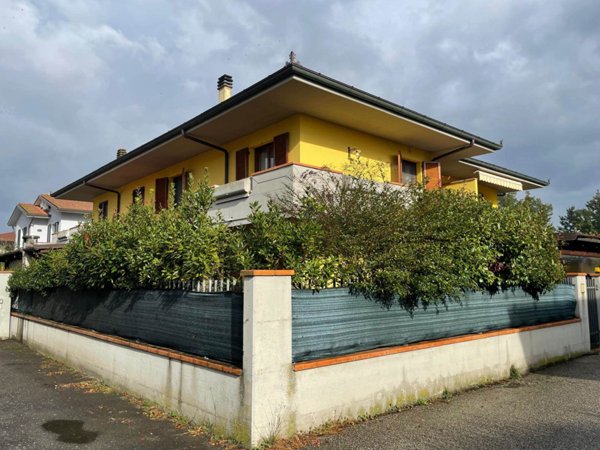casa indipendente in vendita ad Altopascio in zona Spianate