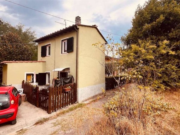 casa indipendente in vendita ad Altopascio in zona Badia Pozzeveri