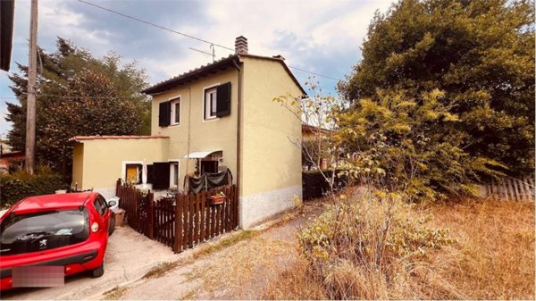 casa indipendente in vendita ad Altopascio in zona Badia Pozzeveri