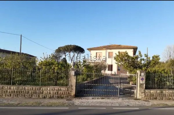 casa indipendente in vendita ad Altopascio