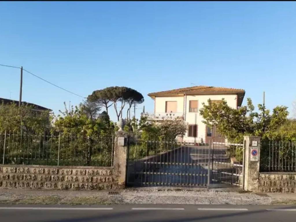 casa indipendente in vendita ad Altopascio