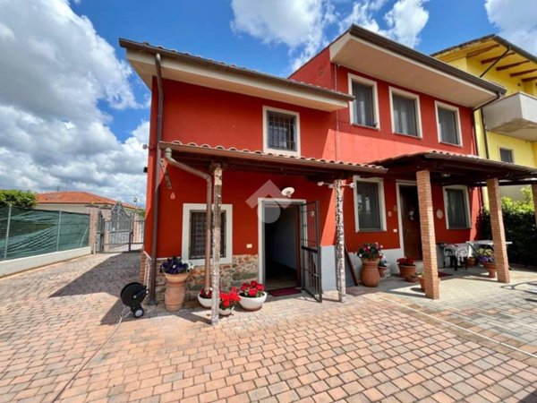 casa indipendente in vendita ad Altopascio in zona Spianate
