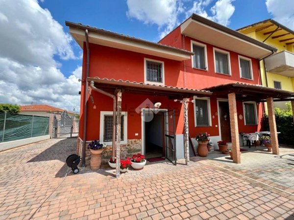 casa indipendente in vendita ad Altopascio in zona Spianate