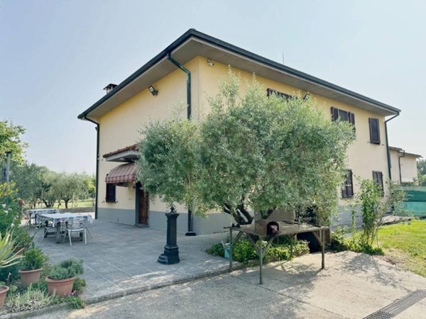 casa indipendente in vendita ad Altopascio in zona Spianate