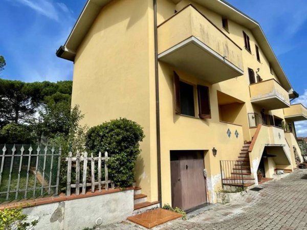 casa indipendente in vendita ad Altopascio in zona Spianate