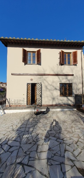 casa indipendente in vendita ad Altopascio in zona Badia Pozzeveri