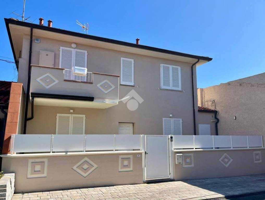 casa indipendente in vendita ad Altopascio