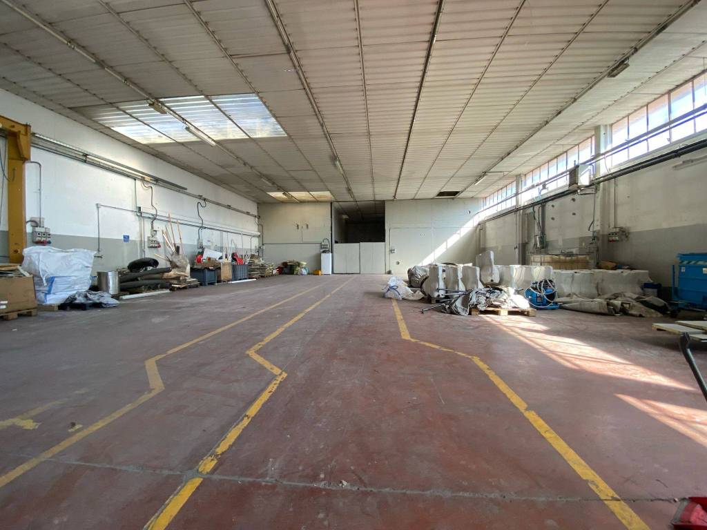 locale commerciale in vendita ad Altopascio