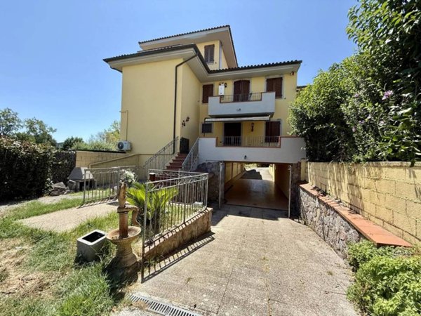 casa indipendente in vendita ad Altopascio in zona Badia Pozzeveri