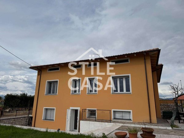 casa indipendente in vendita ad Altopascio