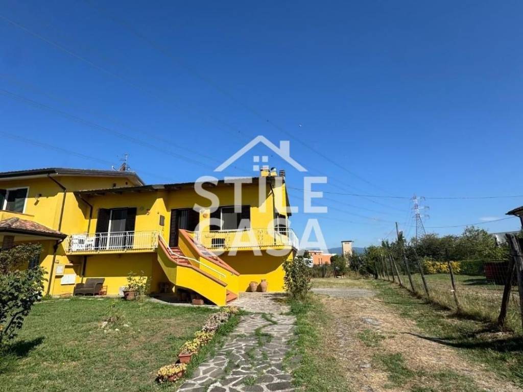 casa indipendente in vendita ad Altopascio