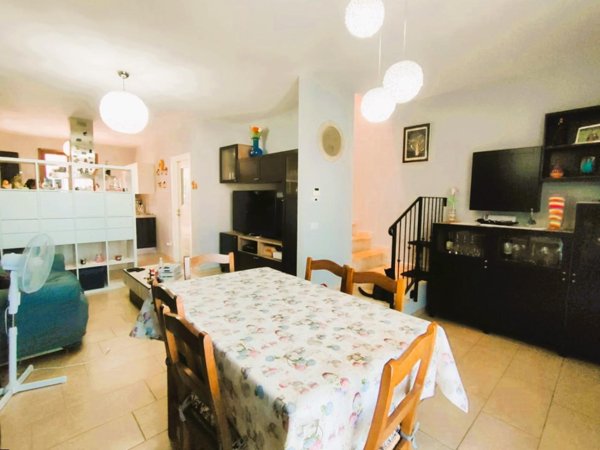 casa indipendente in vendita ad Altopascio in zona Badia Pozzeveri