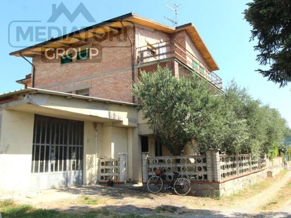 casa indipendente in vendita ad Altopascio in zona Badia Pozzeveri
