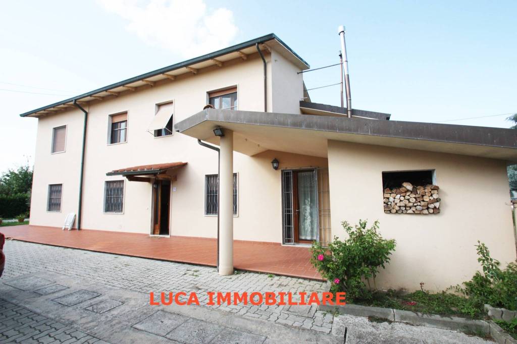 casa indipendente in vendita ad Altopascio