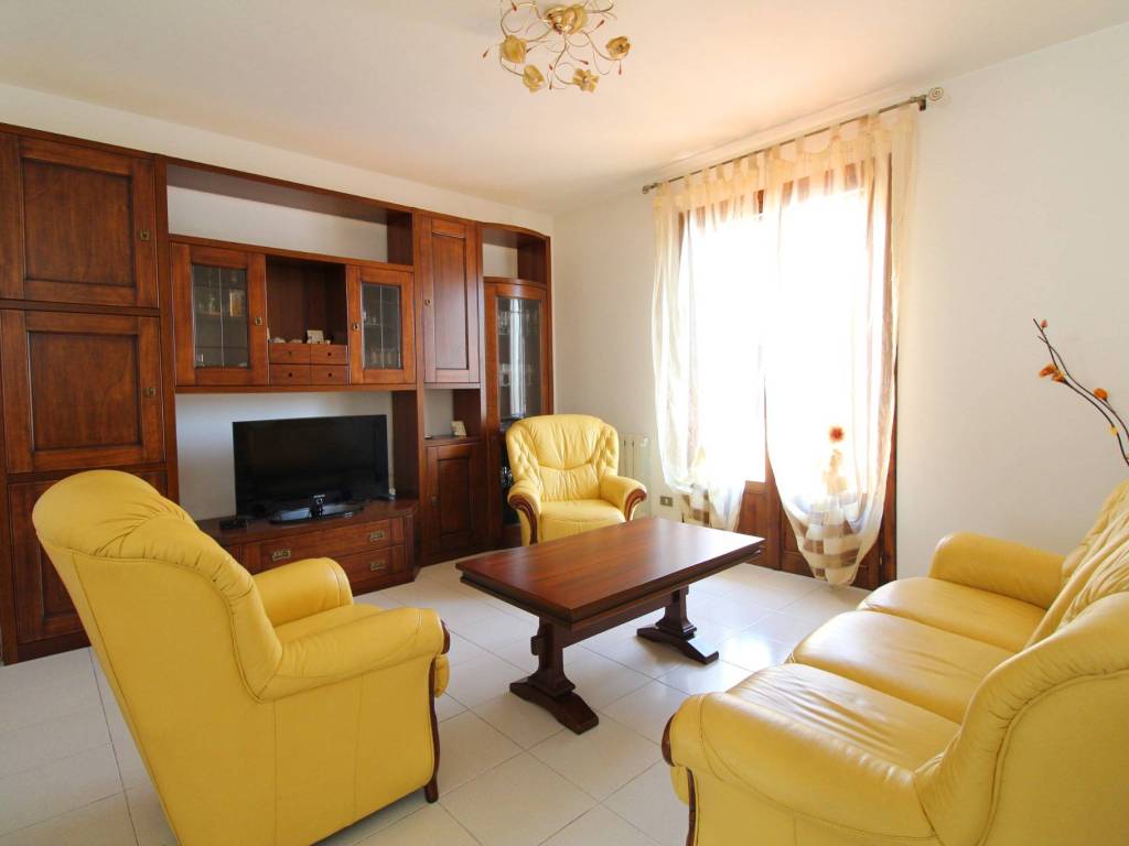 casa indipendente in vendita ad Altopascio in zona Badia Pozzeveri