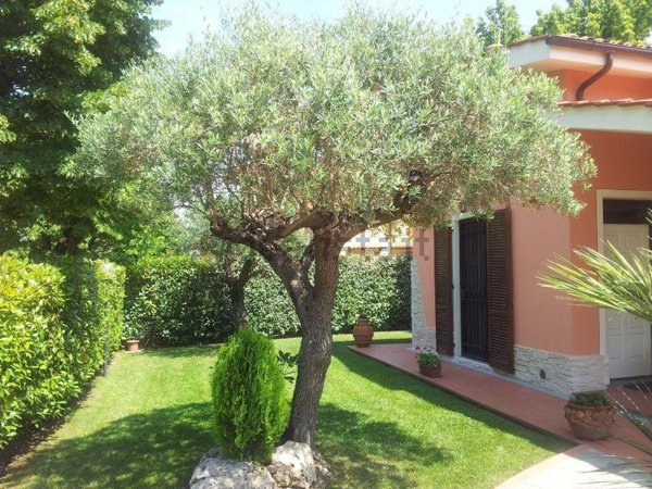 casa indipendente in vendita ad Altopascio in zona Spianate