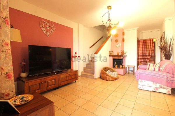 casa indipendente in vendita ad Altopascio in zona Spianate