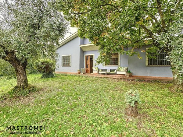 casa indipendente in vendita ad Altopascio in zona Marginone