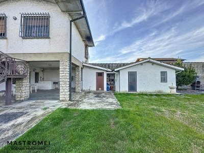 casa indipendente in vendita ad Altopascio in zona Spianate