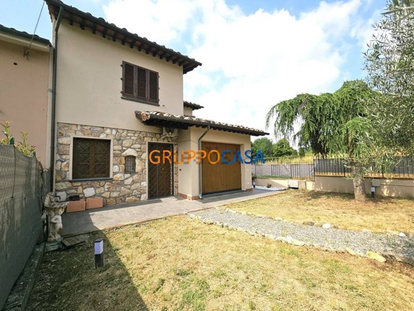 casa indipendente in vendita ad Altopascio in zona Badia Pozzeveri