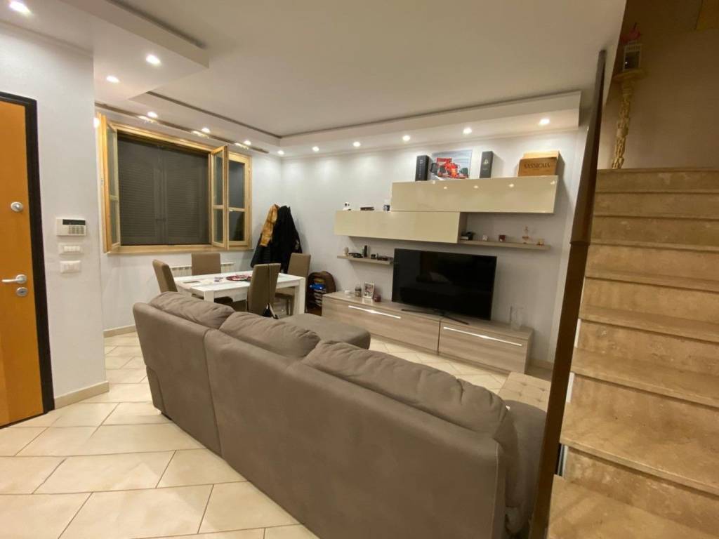 casa indipendente in vendita ad Altopascio in zona Badia Pozzeveri