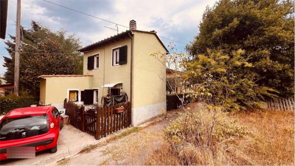 casa indipendente in vendita ad Altopascio in zona Badia Pozzeveri