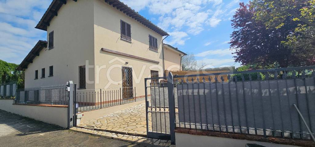casa indipendente in vendita ad Altopascio in zona Badia Pozzeveri