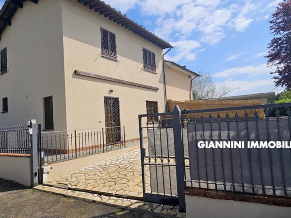 casa indipendente in vendita ad Altopascio in zona Badia Pozzeveri