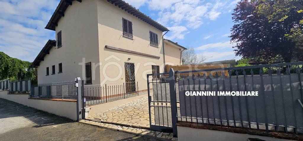 casa indipendente in vendita ad Altopascio in zona Badia Pozzeveri