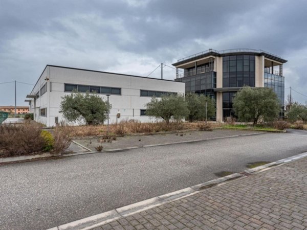 capannone in vendita ad Altopascio