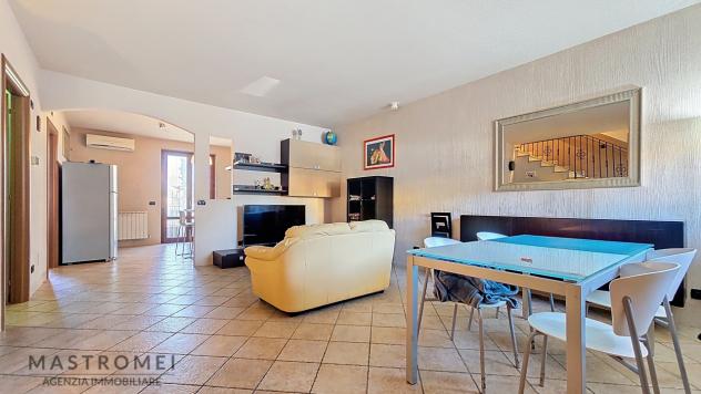 casa indipendente in vendita ad Altopascio in zona Badia Pozzeveri