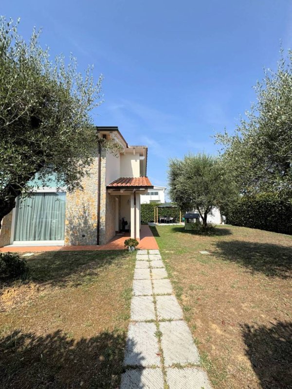 casa indipendente in vendita ad Altopascio