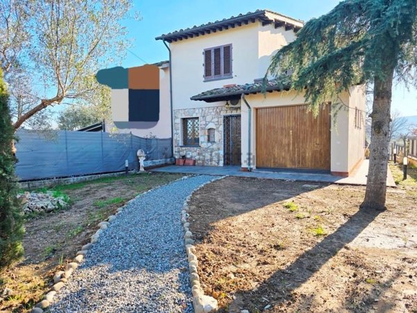 casa indipendente in vendita ad Altopascio in zona Badia Pozzeveri