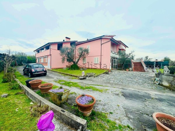 casa indipendente in vendita ad Altopascio