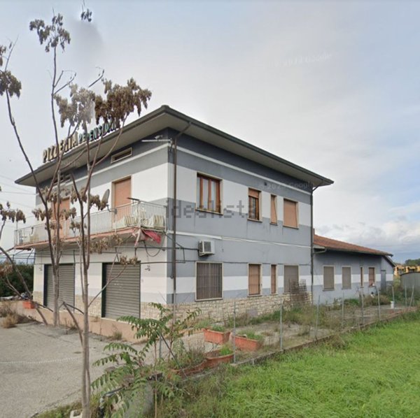 negozio in vendita ad Altopascio