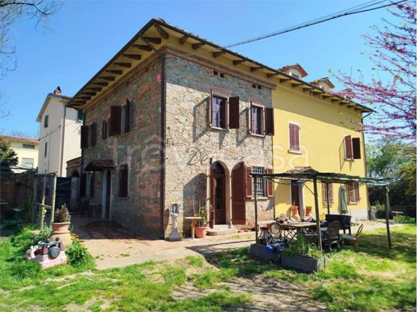 casa indipendente in vendita ad Altopascio in zona Badia Pozzeveri
