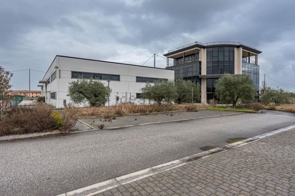 locale di sgombero in vendita ad Altopascio