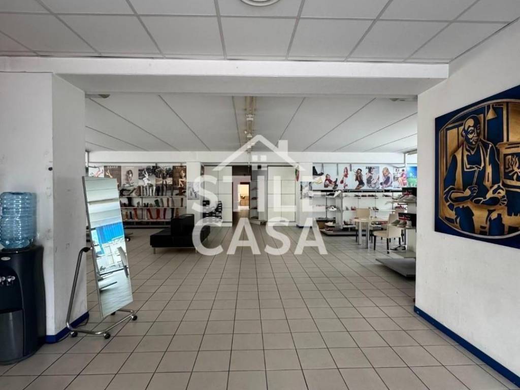 locale commerciale in vendita ad Altopascio