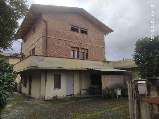 casa indipendente in vendita ad Altopascio in zona Badia Pozzeveri