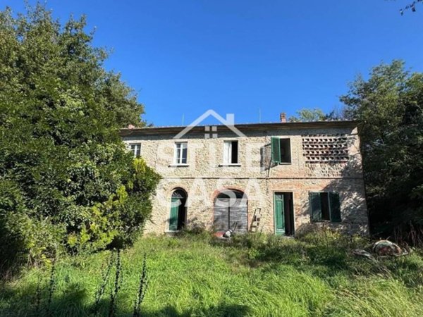 casa indipendente in vendita ad Altopascio in zona Badia Pozzeveri