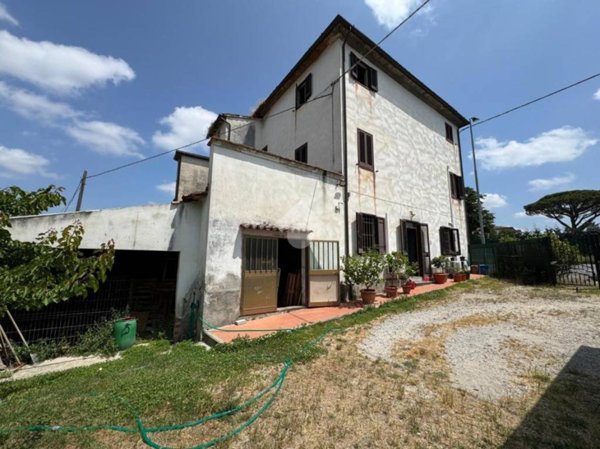casa indipendente in vendita ad Altopascio in zona Spianate