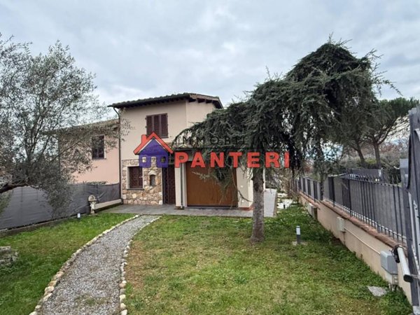 casa indipendente in vendita ad Altopascio in zona Badia Pozzeveri