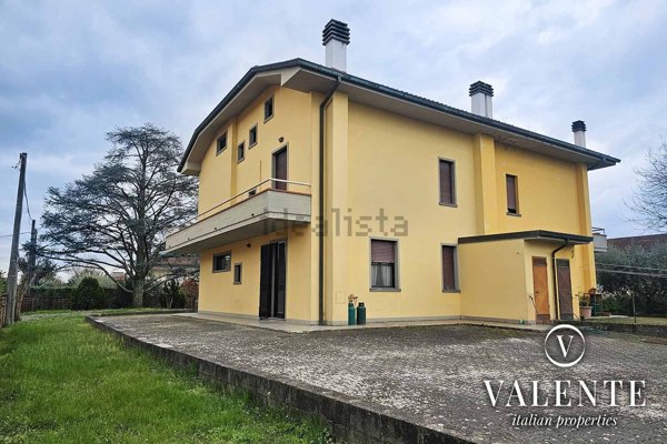 casa indipendente in vendita ad Altopascio