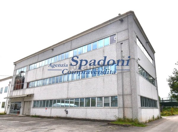 capannone in vendita ad Altopascio